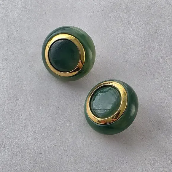 Crown Trifari Faux Jade Cabachon Clip On Earrings Gold-Tone Vintage Signed - Picture 3 of 6